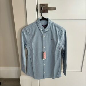 New with Tags Vineyard veins collared button down shirt. Boys size “S”